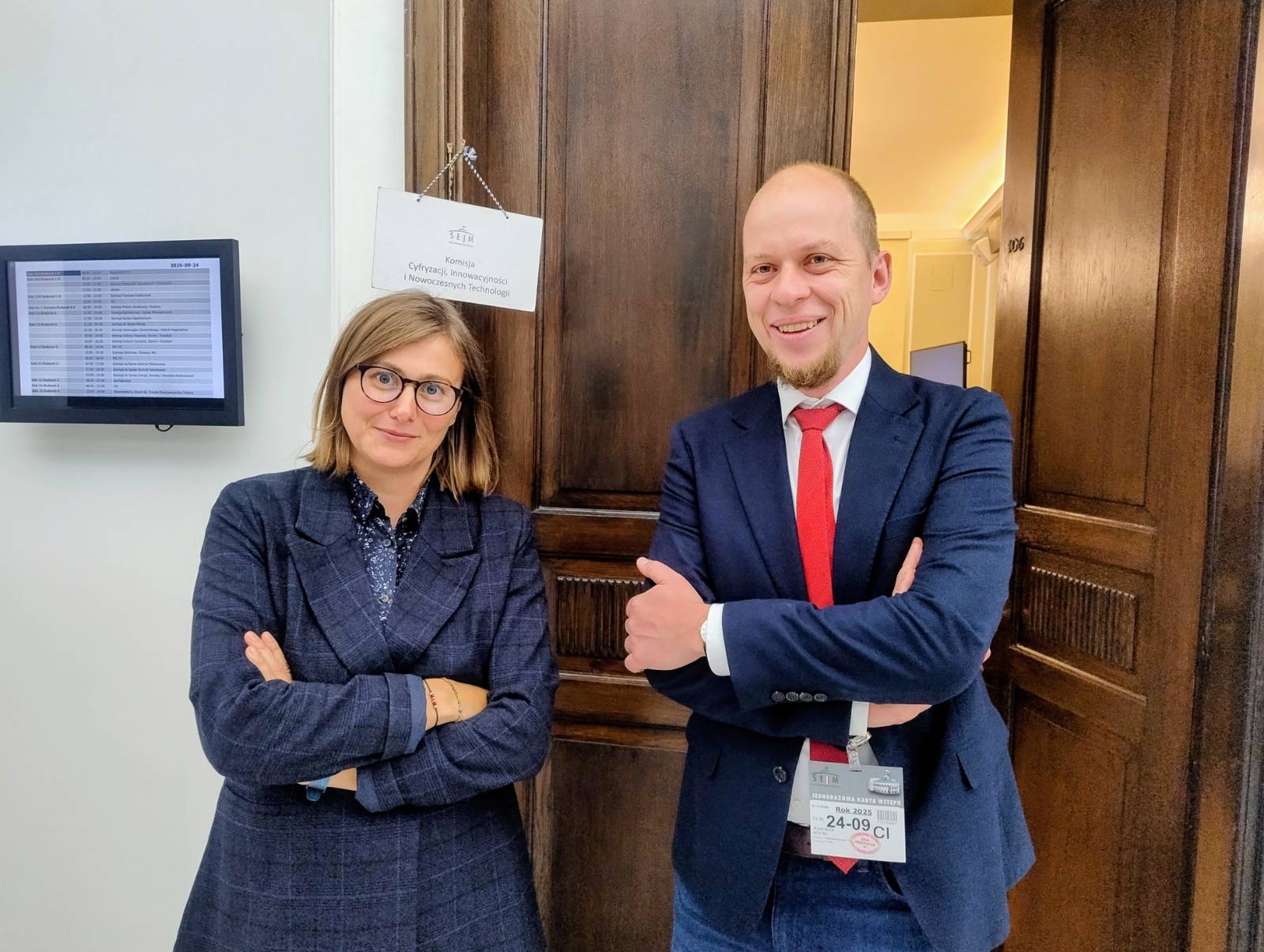 Dorota Głowacka i Wojciech Klicki pod drzwiami komisji cyfryzacji
