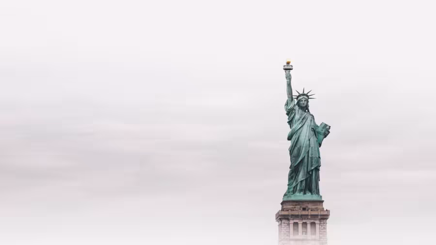Statua wolności we mgle
