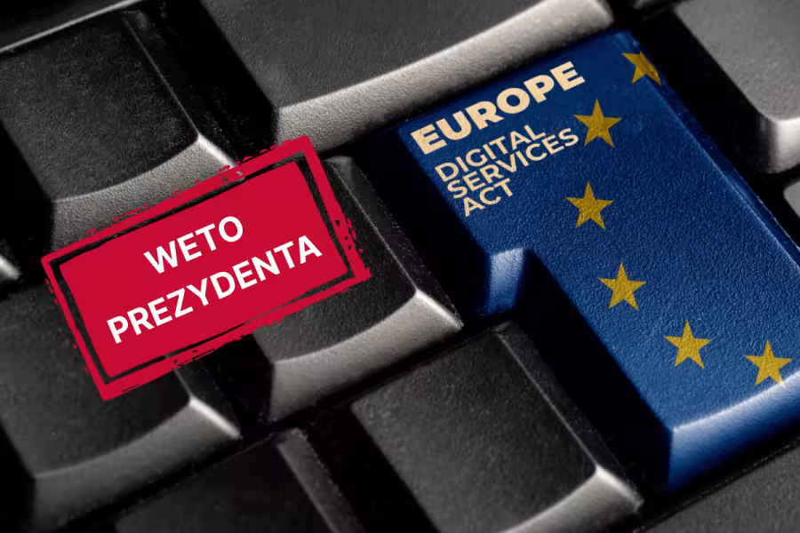 Obrazek klawisza Enter na klawiaturze z napisem "Europe Digital Services Act" oraz adnotacją "weto prezydenta"