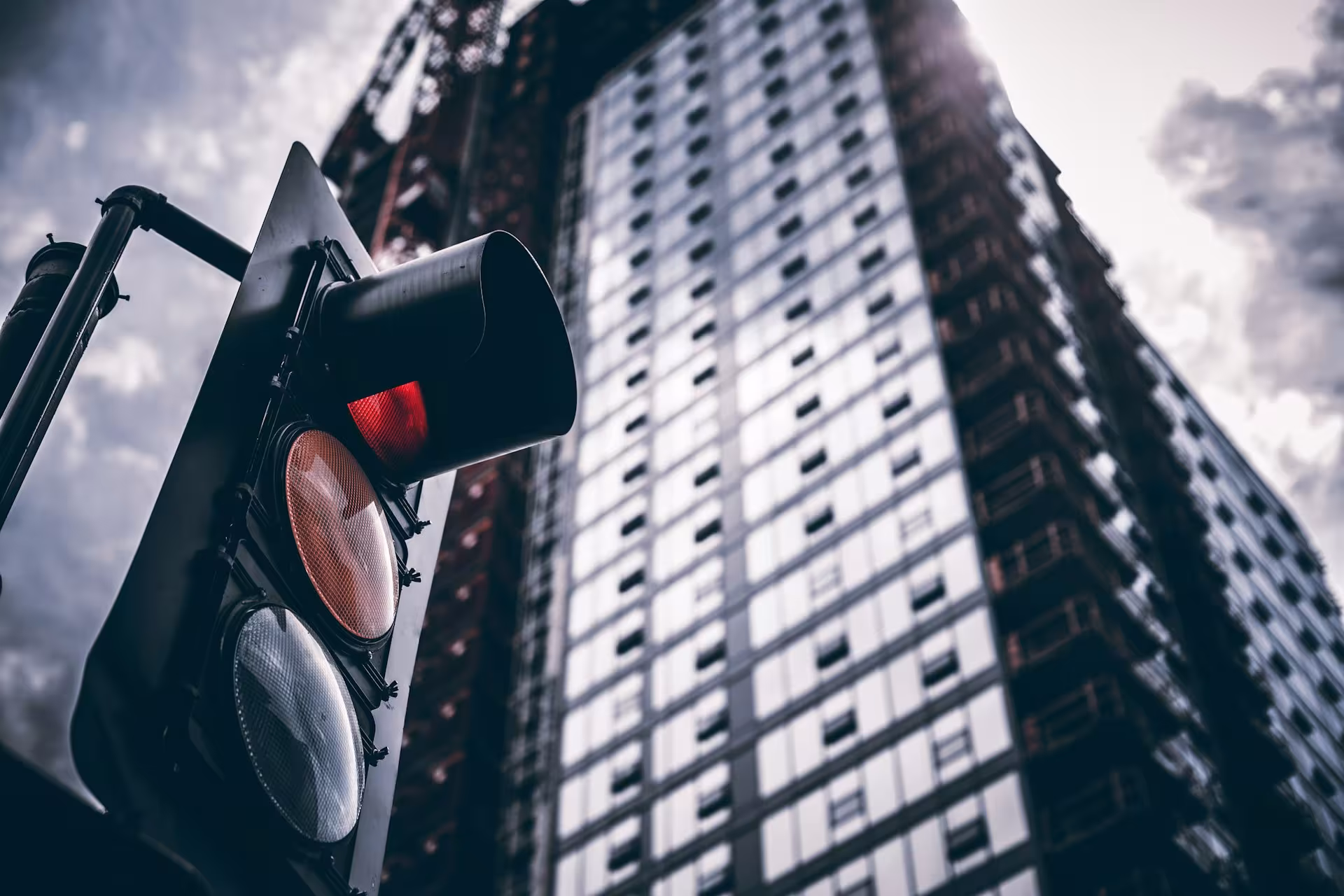 Czerwone światło dla samochodów