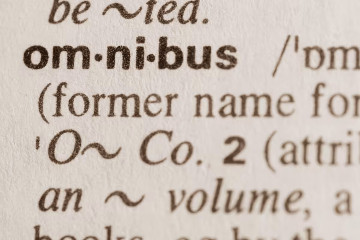 Zdjęcie słownika z hasłem omnibus