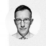 Podcast Panoptykon 4.0. Jaka przyszłość czeka media? Rozmowa z Andrzejem Skworzem. Okladka.