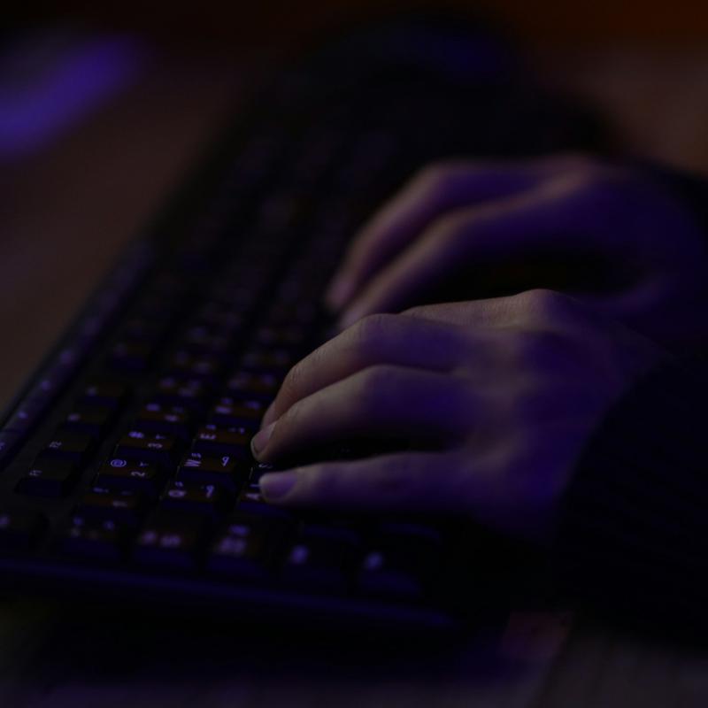 Ręce na klawiaturze